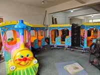 Train électrique sur rail à 4 places fourni par le fournisseur pour centres commerciaux, aires de jeux pour enfants