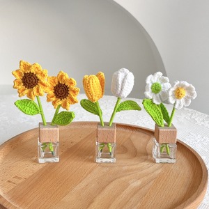 Aromatizante de coche con diseño de girasol y tulipán, hecho a mano, tejido creativamente, decoración exquisita para dormitorio, regalo ideal para coche. - Product Image 1