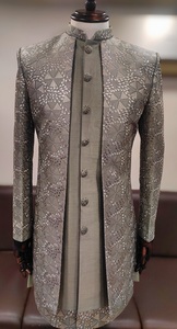 Conjunto Indowestern de diseñador para hombre con intrincado bordado de seda en estilo abierto Sherwani y Kurta Lo mejor para bodas y fiestas - Product Image 2