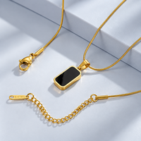 Collier rectangulaire double face pour homme et femme, incrustation nacre et noire, pendentif réversible, chaîne serpent dorée, bijoux à porter au quotidien