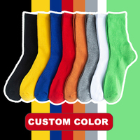 Chaussettes de sport en coton et bambou avec logo personnalisé, conçues pour la course à pied, le basketball, le football, le Pilates, avec grip, pour hommes, fabriquées par un fabricant de chaussettes.