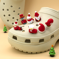 Vente en gros sabots sport 3D de Noël en PVC rouge breloque de chaussure accessoires mignons et amusants pour garçons baskets et décor de voiture avec ornement de boule