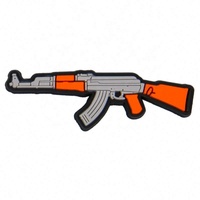 Charme de chaussure d'arme de poing pour la décoration de sabot Mini breloque de chaussure de pistolet pour enfants breloque de chaussure de pistolet de jouet de sabot pour les garçons