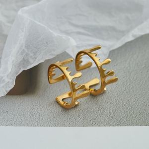 แหวนแต่งงาน/หมั้น ชุบทอง 14k 18k คุณภาพดี ทนทาน ราคาแพง แหวนสแตนเลสทรงมงกุฎสำหรับผู้หญิง - Product Image 1