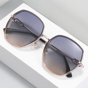 Nuevas gafas de sol polarizadas con montura cuadrada de estilo europeo para mujer, protección UV400, montura de metal TR, lentes TAC, negro C1 DL-D6412 - Product Image 2