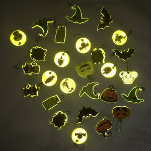 Pendentifs réflecteurs <span class=keywords><strong>de</strong></span> sécurité personnalisés Porte-clés réfléchissant pour enfants avec chaînes Porte-clés réfléchissant <span class=keywords><strong>double</strong></span> face étanche pour sac à dos - Product Image 2