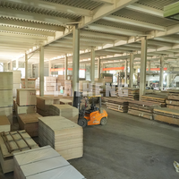 Panneau de contreplaqué mélaminé à âme en bouleau de qualité supérieure, grain synchronisé, pour projets de mobilier d'intérieur commercial