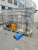 Machine commerciale de filtration d'eau par osmose inverse 1000 LPH (litres par heure) pour production de 1000 litres d'eau purifiée par heure, avec réservoir de 2000 litres et capacité de 500 litres par heure.