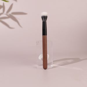 Kit de pinceaux de maquillage professionnel Yoly de 13 pièces avec poils synthétiques et manches en métal pour le visage, les yeux, le blush et le blending - Product Image 6