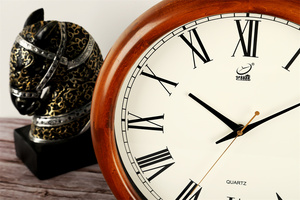 <span class=keywords><strong>Reloj</strong></span> <span class=keywords><strong>de</strong></span> Pared <span class=keywords><strong>de</strong></span> Madera <span class=keywords><strong>de</strong></span> Alta Gama con Números Romanos para Sala <span class=keywords><strong>de</strong></span> Estar - Product Image 2