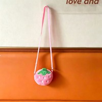 Sac bandoulière en peluche de coton motif fraise, mignon et doux pour filles et garçons, idéal pour l'extérieur, cadeau pour couple, portefeuille pour enfants