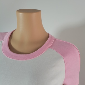 Set Loungewear Personalizzato con Logo per Donna, Completo in Cotone con Fascia per Capelli, Maniche Raglan, Vita Pieghevole, Set 2 Pezzi con Pantaloncini - Product Image 6