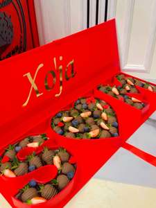 Arrangement floral sucré en forme de lettre « Je t'aime » dans une boîte en papier pour la Saint-Valentin - Product Image 5