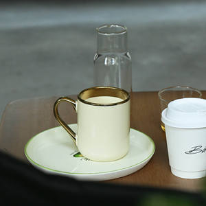 Taza de café de cerámica con borde dorado y mango, Impresión de logotipo personalizado, sublimación, taza en blanco - Product Image 6