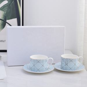 Taza y Platillo Doble de Porcelana Fina Estilo Europeo para el Té de la Tarde - Product Image 2