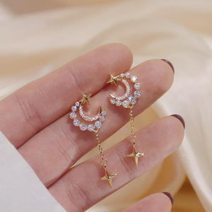 Pendientes de Estrella y Luna Dorados E1508 con Cristales de Estrás y Aleación, Joyería de Moda para Mujer, Ideales para Fiestas - Product Image 3