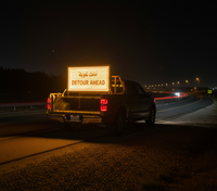 Écran de remorque LED de trafic extérieur étanche IP65 Équipement de publicité d'écran d'information d'intelligence d'origine d'usine