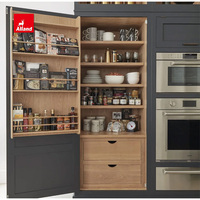 Armoire de cuisine Allandcabinet au design transitoire, en bois massif, avec étagères ouvertes et plan de travail en marbre