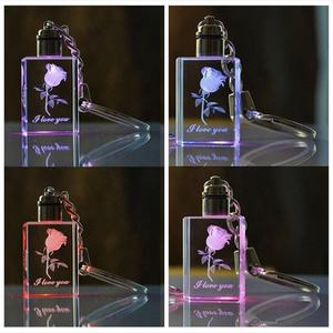 사용자 정의 로고 레이저 조각 크리스탈 키 링 새해 선물 저렴한 사용자 정의 디자인 LED 크리스탈 키 체인 - Product Image 5