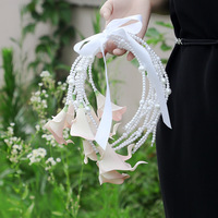 Bouquet Cascade Élégant de Lys Calla avec Chaînes de Perles - Fleurs de Mariée Cascade Style Européen pour Mariage, Photo et Réception