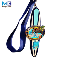 Médaille de course rotative sur le thème du surf, en alliage de zinc plaqué bronze, avec émail souple représentant une scène de plage, pour marathon côtier, personnalisée, de collection pour les finalistes
