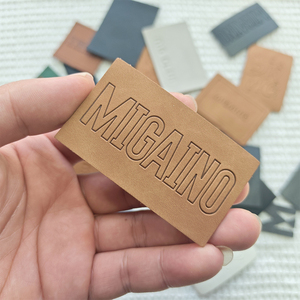 Etiquetas de Cuero Sintético con Logotipo en Relieve Personalizadas al por Mayor, Etiquetas de Cuero Láser para Ropa, Jeans y Gorras - Product Image 5