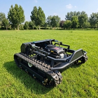 Robot tondeuse télécommandé sur chenilles amélioré, capable de grimper les pentes sans glisser, adapté à l'utilisation dans les pâturages