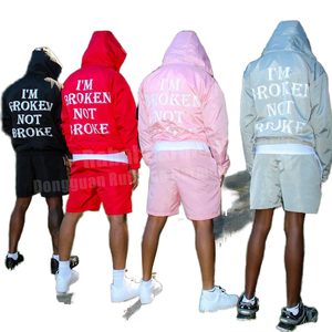 Ensemble survêtement homme streetwear léger avec coupe-vent à rayures réfléchissantes 3M et short à capuche 2 pièces, coupe-vent zippé personnalisé - Product Image 1