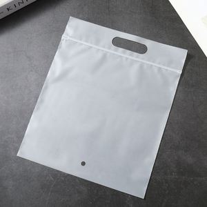 ถุงซิปล็อคใสแบบปิดซ้ำได้ ผลิตจากพลาสติก PE พร้อมพิมพ์สกรีน ป้องกันความชื้น สำหรับบรรจุภัณฑ์รองเท้าและถุงเท้า - Product Image 1