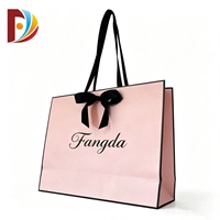 Sacs cadeaux en carton de luxe avec logo personnalisé, poignée couleur personnalisée, fermeture magnétique pour chaussures, vêtements, emballage, exposition