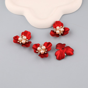 Accesorio para el Cabello con Flor Roja, Perlas de Imitación y Diamantes de Imitación, Adorno Nupcial, Material de Resina Plástica, Yiwu Primavera 2024 - Product Image 1