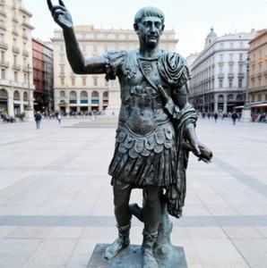 Statue en bronze romaine grandeur nature personnalisée de Jules César pour la décoration de jardin - Product Image 1