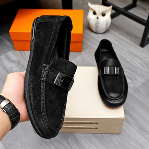 Mocasines de cuero genuino negro para hombre con adorno metálico para uso formal y casual hermessing - Product Image 4