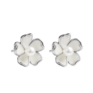 Orecchini a perla a forma di fiore di ciliegio per donna, eleganti orecchini a lobo a forma di fiore, gioielli alla moda per tutti i giorni - Product Image 2