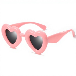 Lunettes de soleil en forme de cœur, mode fantaisie unisexe, pour fêtes, vente en gros, pour hommes ou femmes - Product Image 1