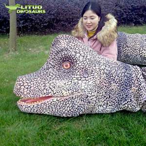 Marionetta a Mano di Brachiosaurus Meccanico con Testa Mobile - Product Image 3