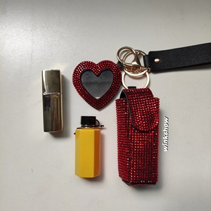 กระเป๋าพกพาอเนกประสงค์สำหรับผู้หญิง ราคาโรงงาน รุ่นใหม่ กระเป๋าใส่ลิปสติก กล่องใส่น้ำหอม พวงกุญแจพร้อมกระจกทรงหัวใจ - Product Image 1