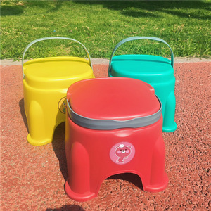Tabouret portable en plastique pour enfants, siège d'extérieur épaissi avec poignée, couleurs rouge, jaune, vert, 23x22cm - Product Image 4