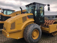 Compacteur vibrant à tambour unique lourd avec cabine climatisée isolée pour la protection du conducteur contre le bruit et la poussière tout au long de la journée de travail