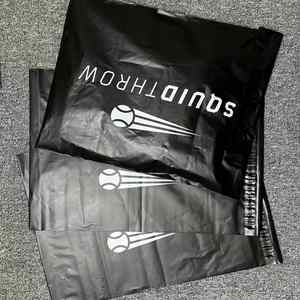 Nouveaux sacs d'expédition en matériau imperméable avec logo personnalisé, emballage plastique, livraison par courrier, impression blanche et noire, polymailer - Product Image 2