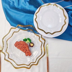 Ensemble de plats de service en verre transparent avec bord doré, motif floral en émail, décoratif pour les fêtes et les mariages - Product Image 4