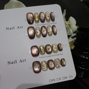Uñas Postizas Cortas de Lujo Color Mocha Marrón, Diseño Ojo de Gato, Hechas a Mano, con Estrellas y Luna, para Otoño e Invierno, que Iluminan la Piel, Venta al Por Mayor - Product Image 3