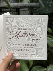 Tarjeta de Felicitación de Papel de Algodón con Impresión Tipográfica en Relieve, Recuerda tu Boda en Mallorca, España, Guarda la Fecha - Product Image 2