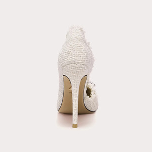 Chaussures pour femmes grandes tailles, blanches, style raffiné, à talons fins et hauts, avec boucle carrée en strass, pour un look élégant et discret - Product Image 1