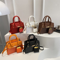 Nouveau Sac à Main Femme 2026 de Luxe Léger, Tendance, avec Patchwork Contrastant
