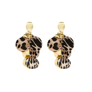 Pendientes Largos con Lentejuelas y Estampado de Leopardo, Estilo Europeo Americano, Chapados en Oro, para Mujer, Modelo A2657 Dorado - Product Image 2