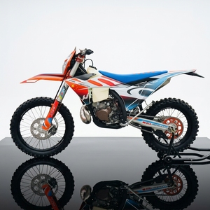 Moto tout-terrain <span class=keywords><strong>Z300</strong></span> S8, version standard, performances équilibrées, puissance fiable à deux temps - Product Image 2