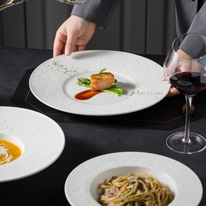 Assiettes et Plats en Céramique de Qualité Hôtelière Vaisselle de Luxe en Porcelaine Noire Coupe Plate - Product Image 1