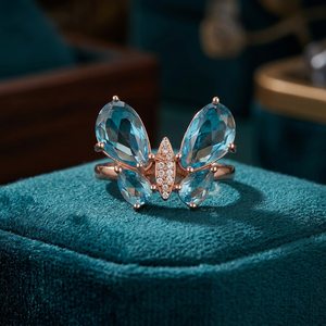 Bague en plaqué or The Enchanting Blue Gemstone avec une belle bague en diamant en forme de papillon - Product Image 3