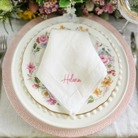 Serviettes en lin de luxe pour mariage - Blanches avec broderie délicate, artisanat exquis pour mariages, dîners raffinés, rehaussez la classe de votre table